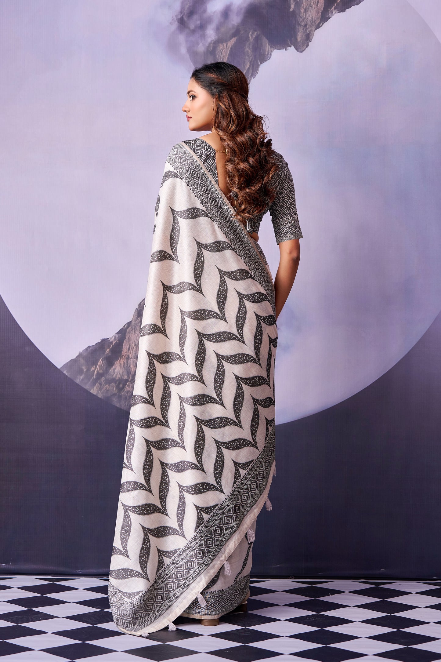 Black & White Zigzag Cotton Ready To Wear/Easy Saree by Stylebypanaash