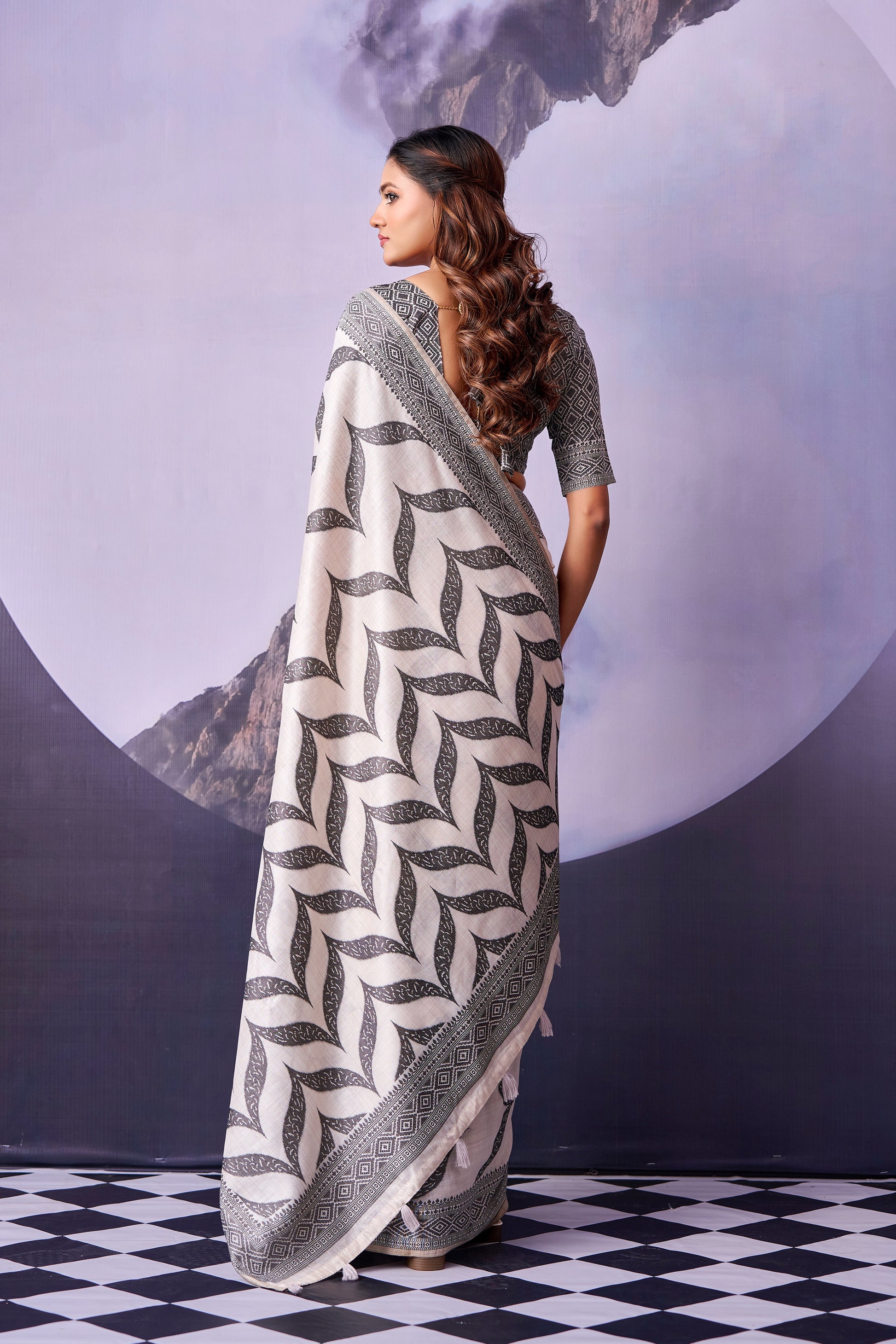 Black & White Zigzag Cotton Ready To Wear/Easy Saree by Stylebypanaash 