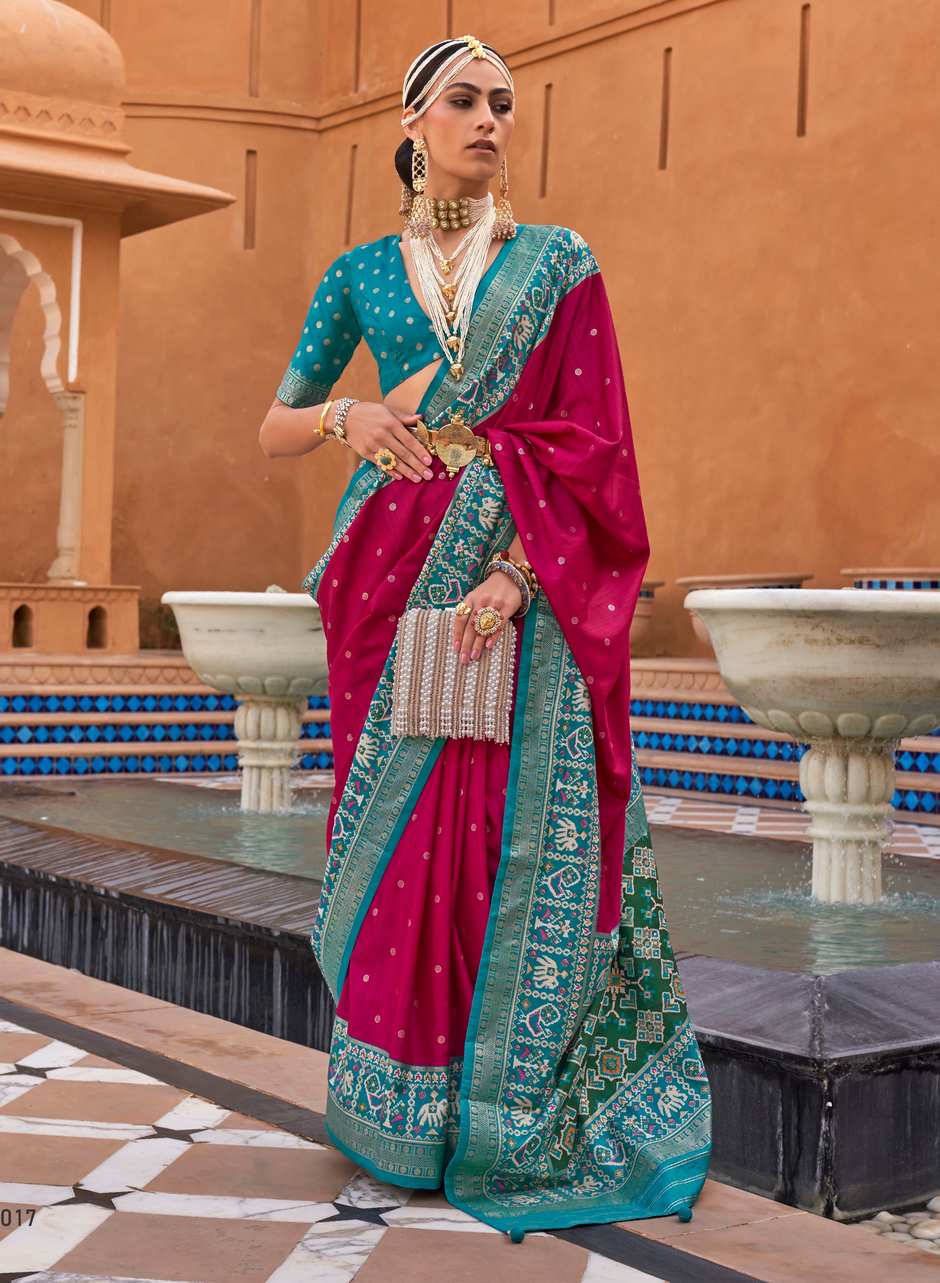 Buy Peoney Pink Patola Saree online-Karagiri