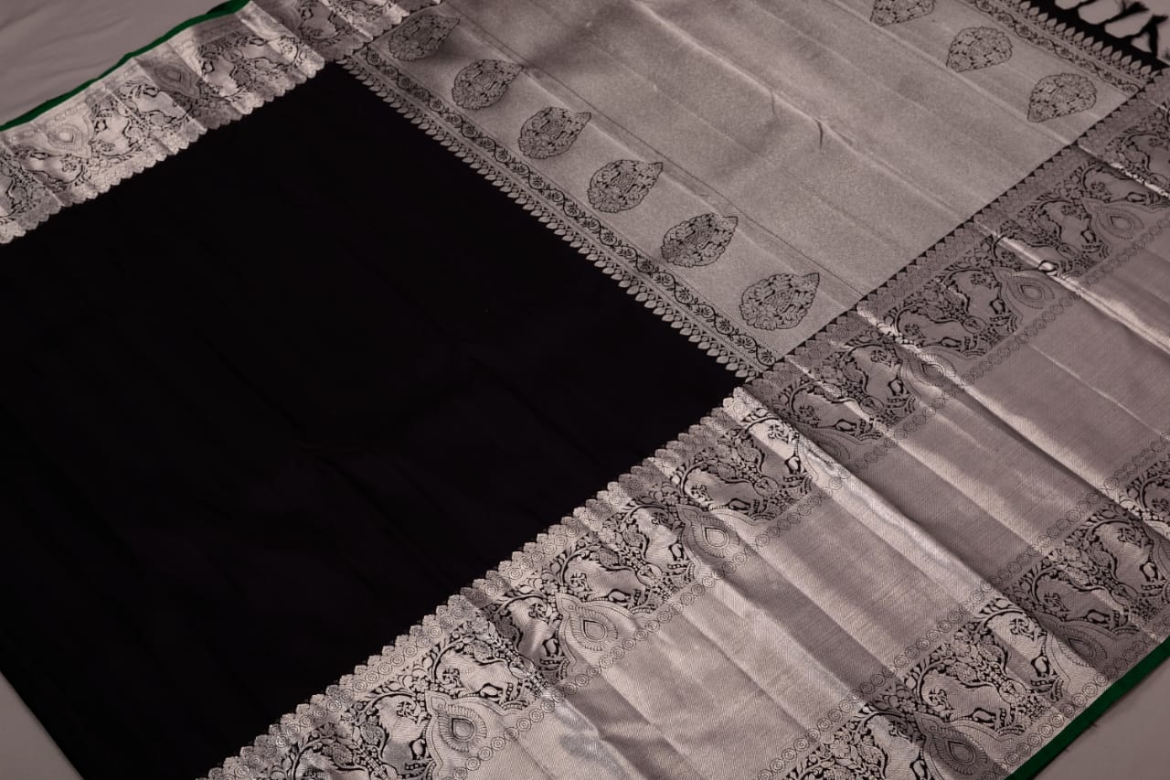 Fabulous black colour Kanchipuram silk saree. - Panaash Saree