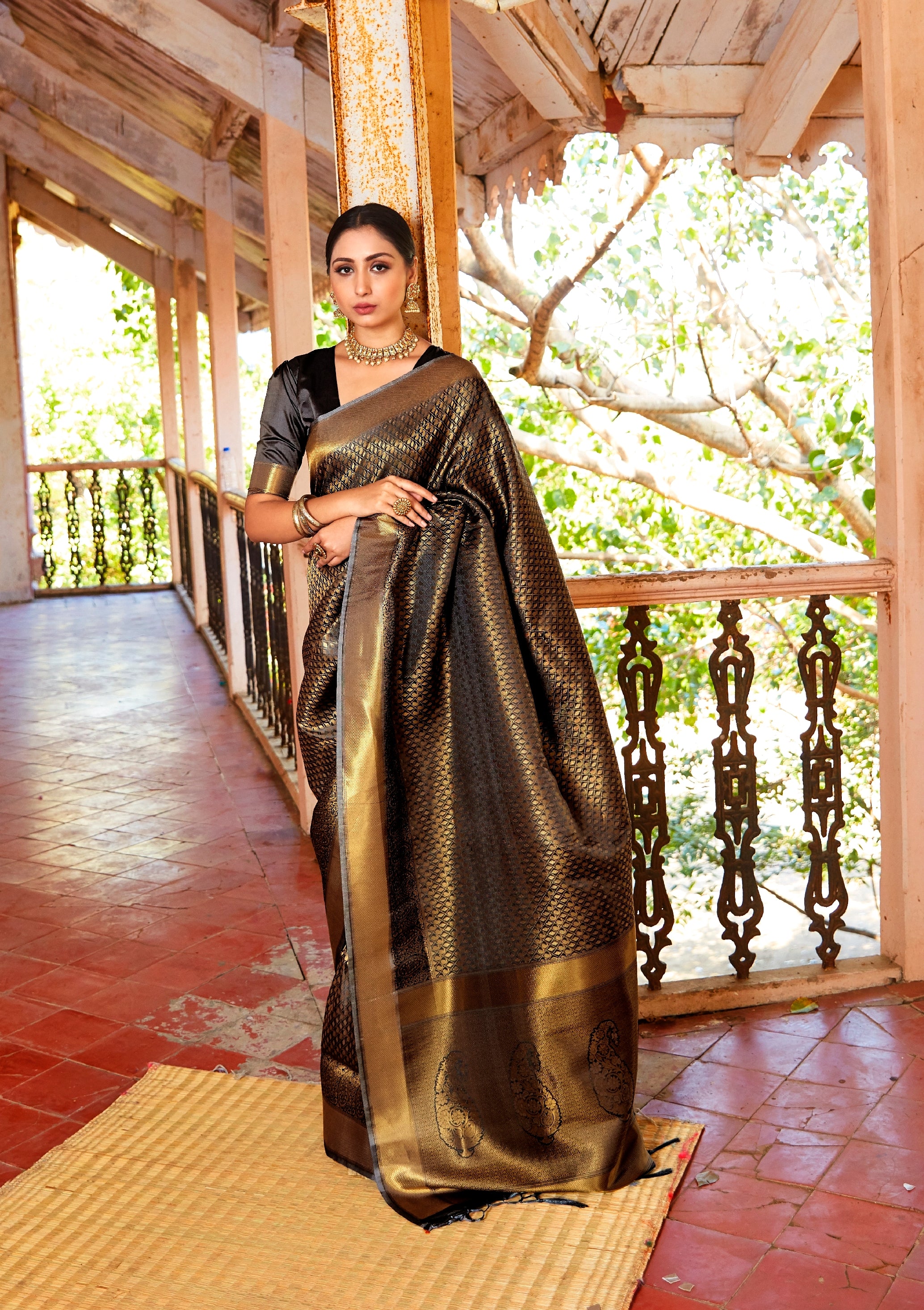 Pure Silk Kanjivarm Kanchipuram Black saree for women || Rooprekha –  rooprekha