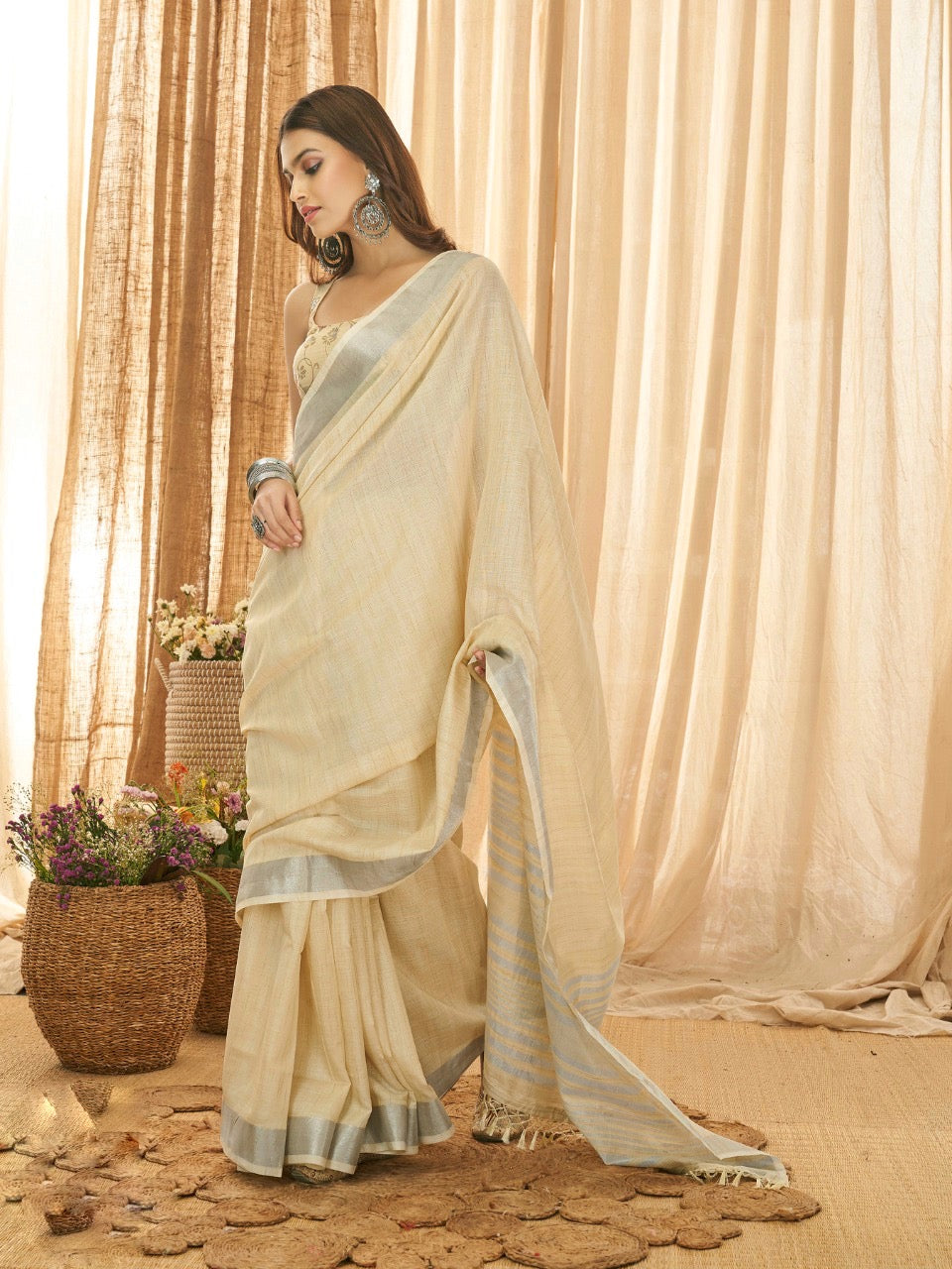 Saree Blouses: Buy Latest Indian Readymade Saree Blouses Online | Utsav  Fashion